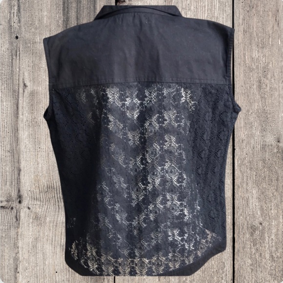 🕶Black Denim vest with lace detail on back - Picture 2 of 13